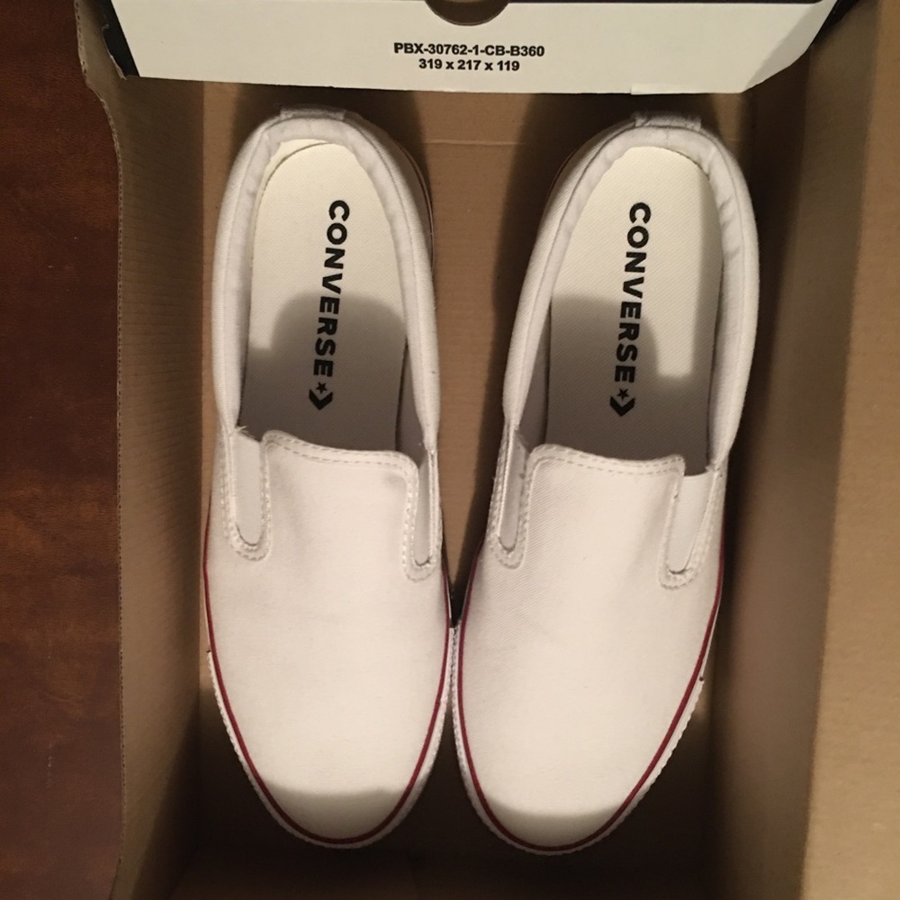 Host pick! 🎉🎉Converse NWT white sneakers Host Pick - Picture 5 of 5